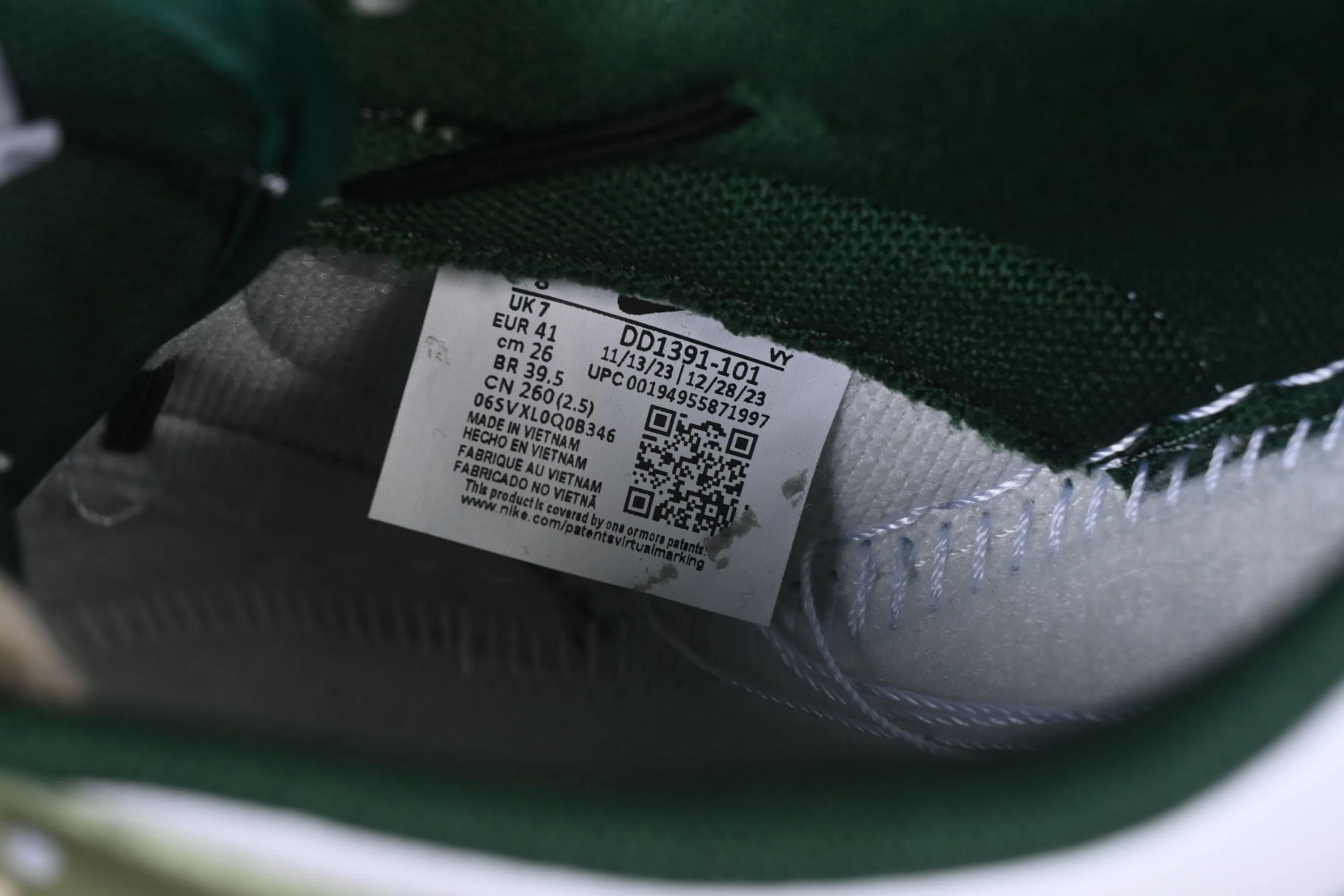 All categories Nk SB Dunk Series Nk SB Dunk Low High-end customized low-top sneakers Nike SB Dunk Low white and green straps low-top casual sneakers DD1391-100